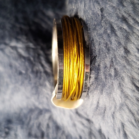 A Ring band - Picture 4 of 5